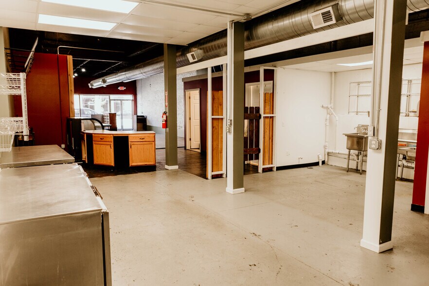More Photos Of 1529 Grand Blvd, Kansas City Storefront Retail Office For Lease