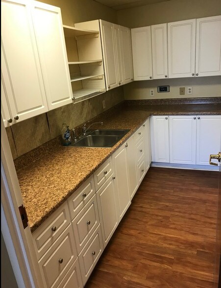 More Photos Of 7915 Malcolm Rd, Clinton Unknown For Lease
