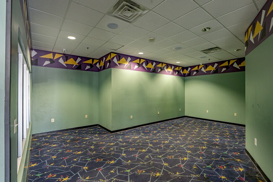 More Photos Of 250 Breighton Cir, Shelbyville Movie Theatre For Sale