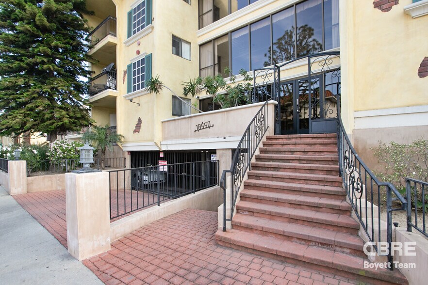 More Photos Of 18550 Vincennes St, Northridge Apartments For Sale