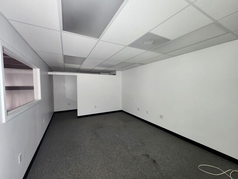 More Photos Of 2808 Hibiscus Dr, Edgewater Flex For Lease