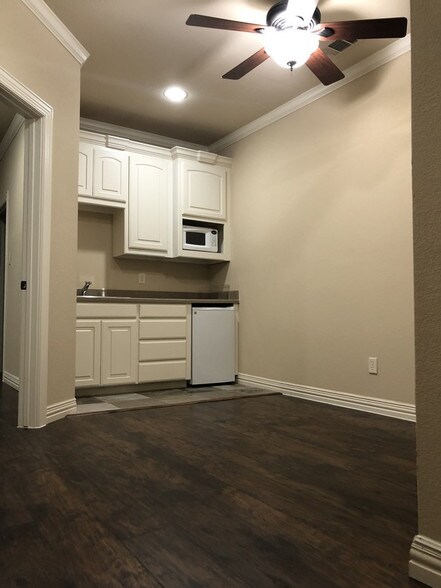 More Photos Of 1400 W Mayfield Rd, Arlington Loft Creative Space For Sale