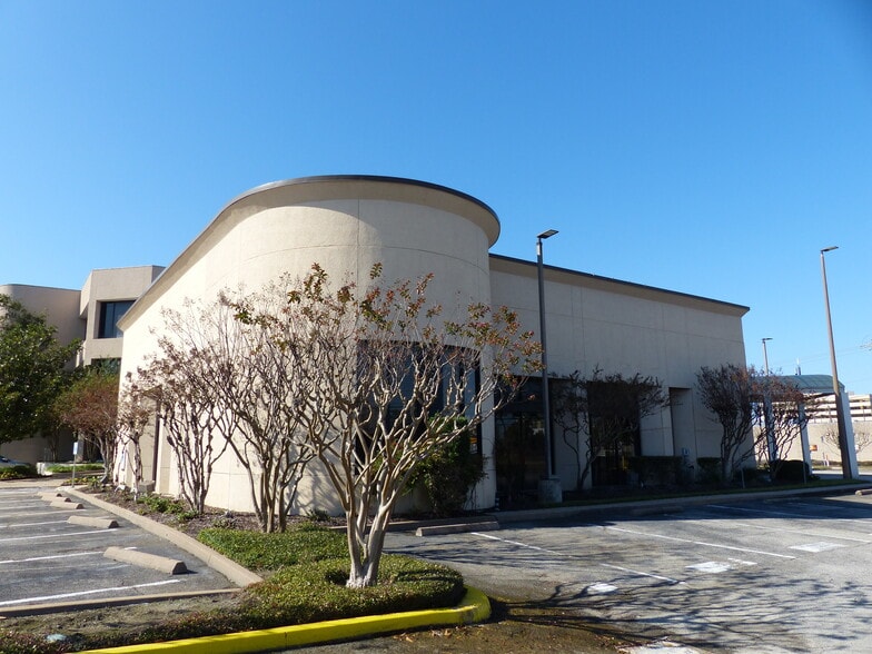 More Photos Of 1035 Dairy Ashford Rd, Houston Office For Lease