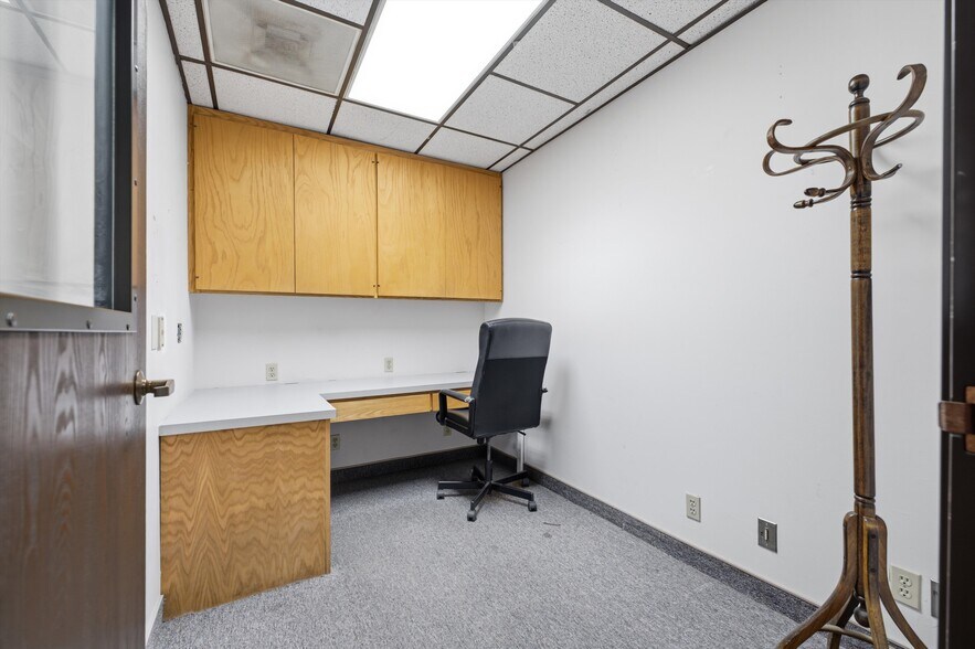 More Photos Of 1669 W Avenue J, Lancaster Medical For Lease