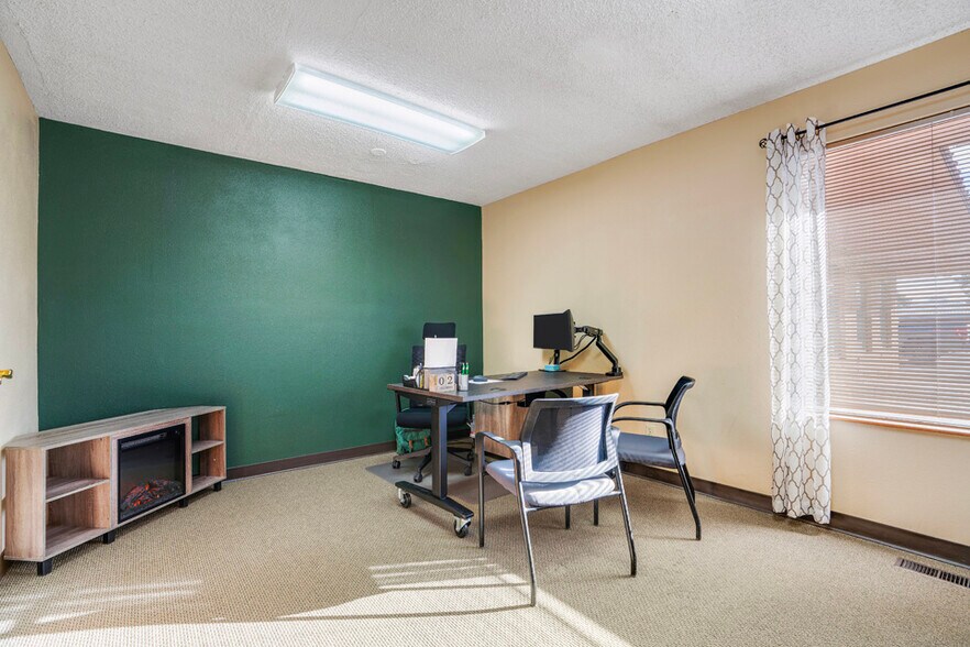 More Photos Of 1149-1159 SW 4th Ave, Ontario Office For Sale