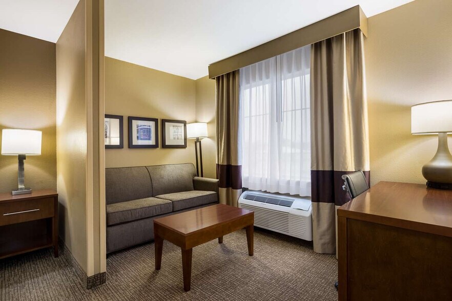 More Photos Of 610 Martin Luther King Jr Blvd, Morgan City Hotel For Sale