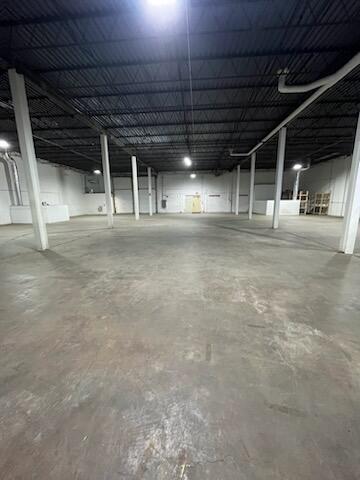 More Photos Of 612 11th Ave NW, Rochester Distribution For Sale