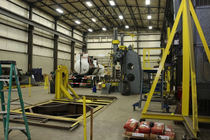 More Photos Of 28530 Reynolds St, Inkster Manufacturing For Lease