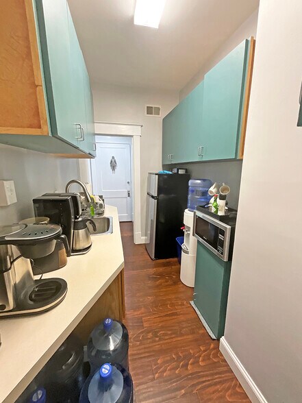 More Photos Of 1216 S Broadway, Lexington Office For Lease