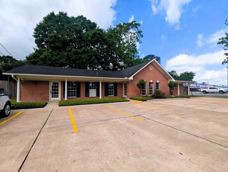 Primary Photo Of 3635 Eastex Fwy, Beaumont Office For Sale