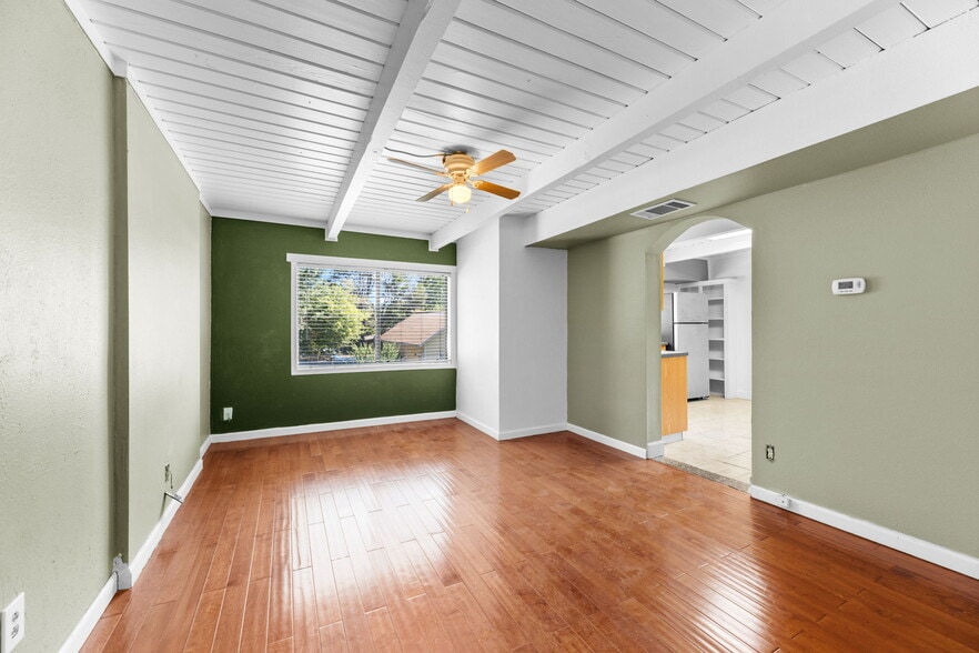 More Photos Of 2741 Franklin Blvd, Sacramento Storefront Retail Office For Sale