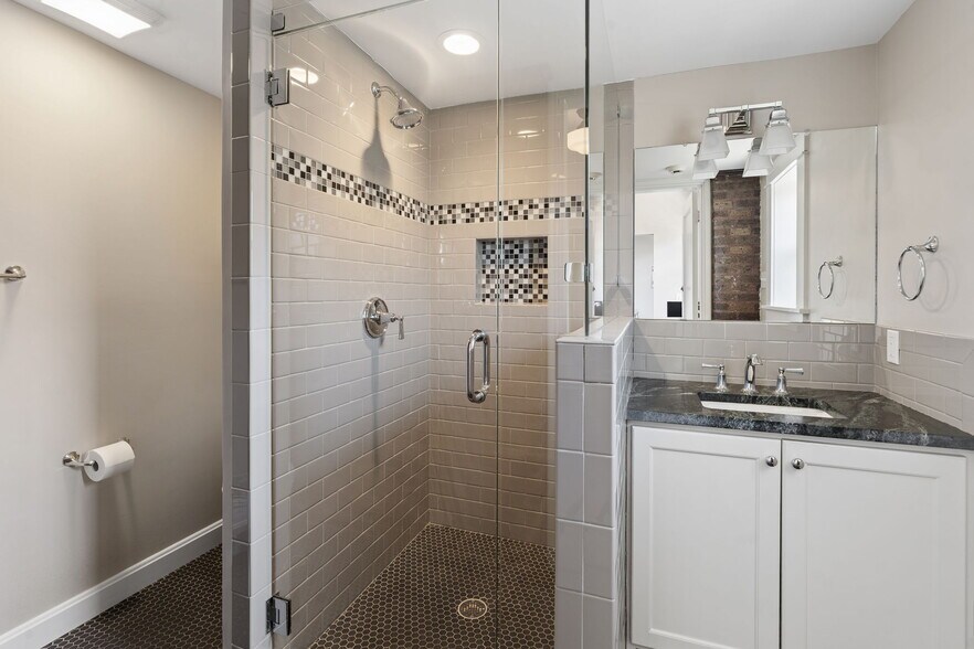 More Photos Of 4112 Swiss Ave, Dallas Office For Sale