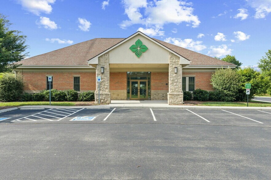 More Photos Of 326 Partnership Pky, Maryville Loft Creative Space For Sale