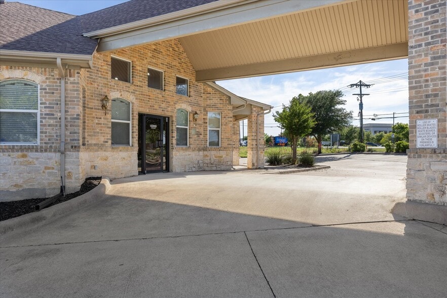 More Photos Of 1305 Paluxy Rd, Granbury Medical For Sale