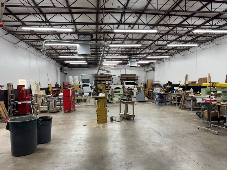 More Photos Of 16131 College Oak Dr, San Antonio Warehouse For Lease