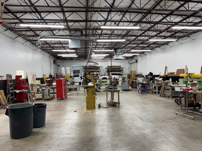 More Photos Of 16131 College Oak Dr, San Antonio Warehouse For Lease