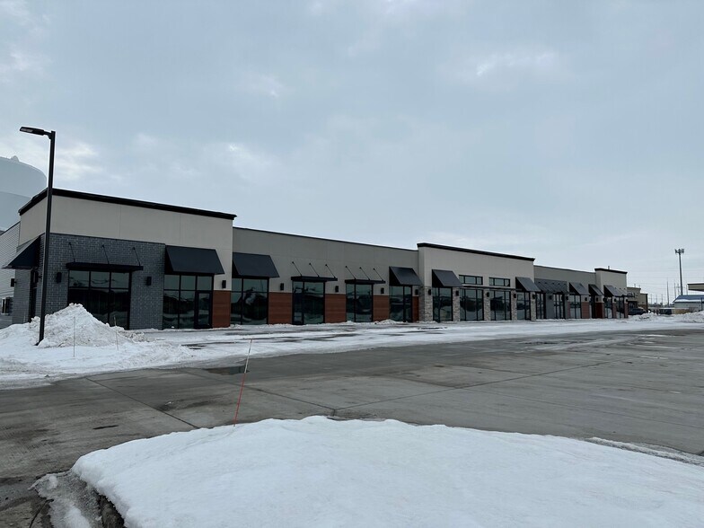 More Photos Of 4266 32nd Ave S, Fargo Storefront For Lease