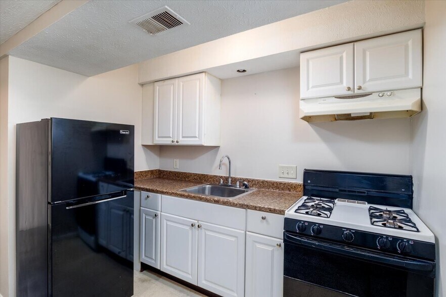 More Photos Of 1803 Cromwell Dr, Akron Apartments For Sale