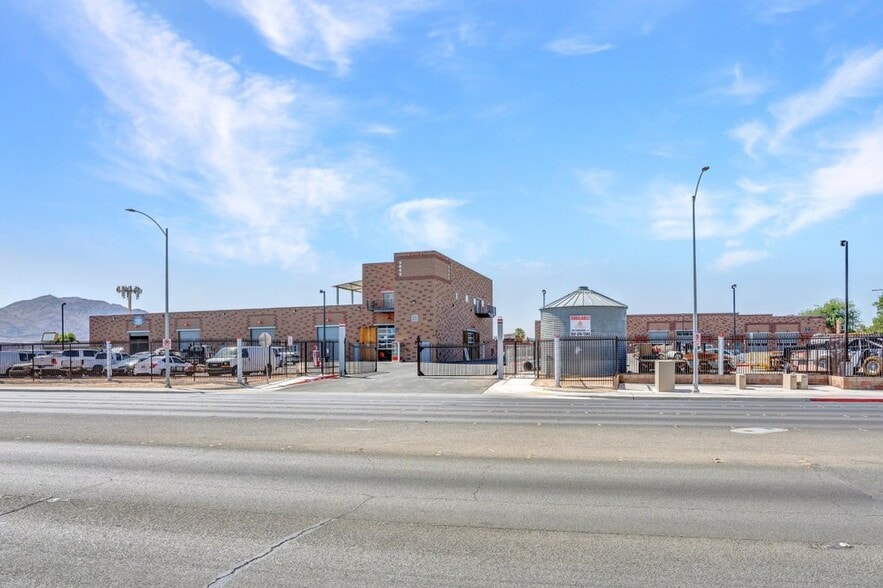 More Photos Of 5041 Cheyenne ave, Las Vegas Warehouse For Lease