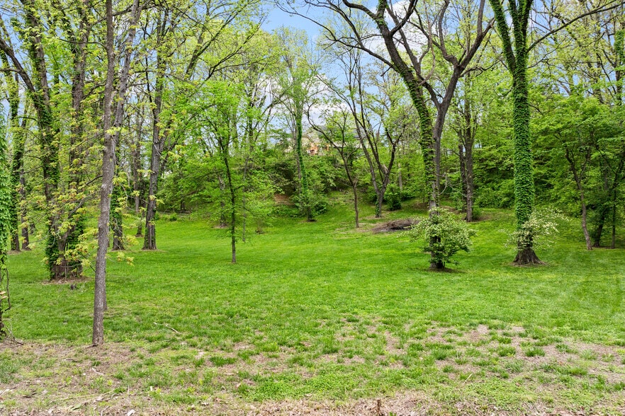 More Photos Of 11155 Hubbard Rd, Kansas City Flex For Sale