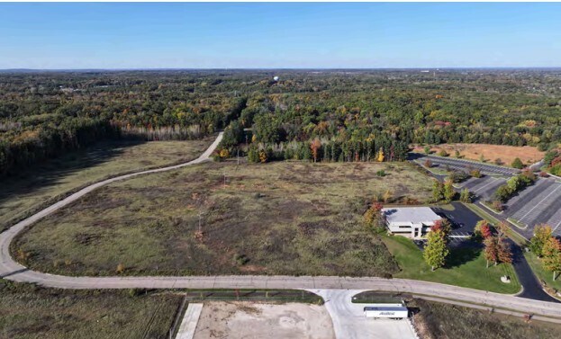 More Photos Of 5177 Corporate Woods Dr, Kalamazoo Distribution For Lease