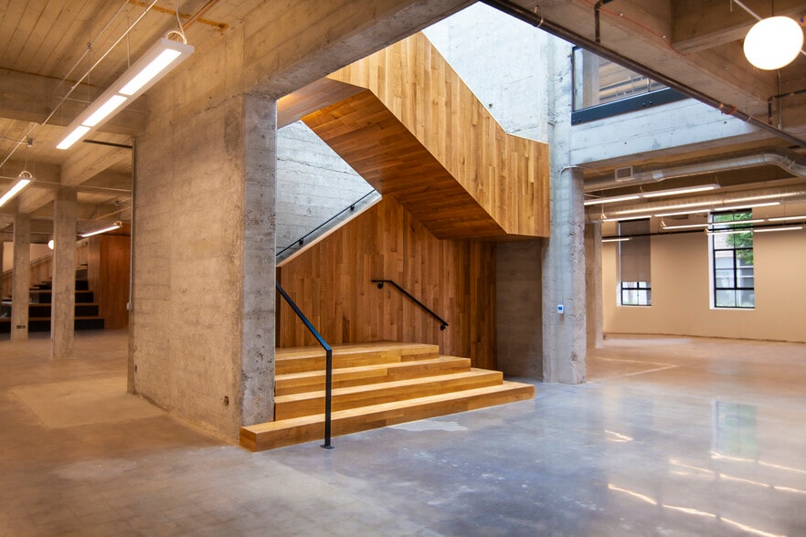 More Photos Of 827 NE Oregon St, Portland Unknown For Lease