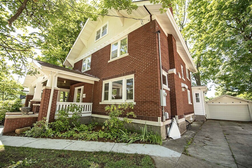 More Photos Of 1348 E Cherry St, Springfield Office For Lease