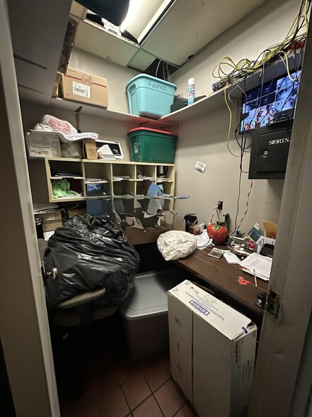 More Photos Of 1427 W Galena Ave, Freeport Freestanding For Sale