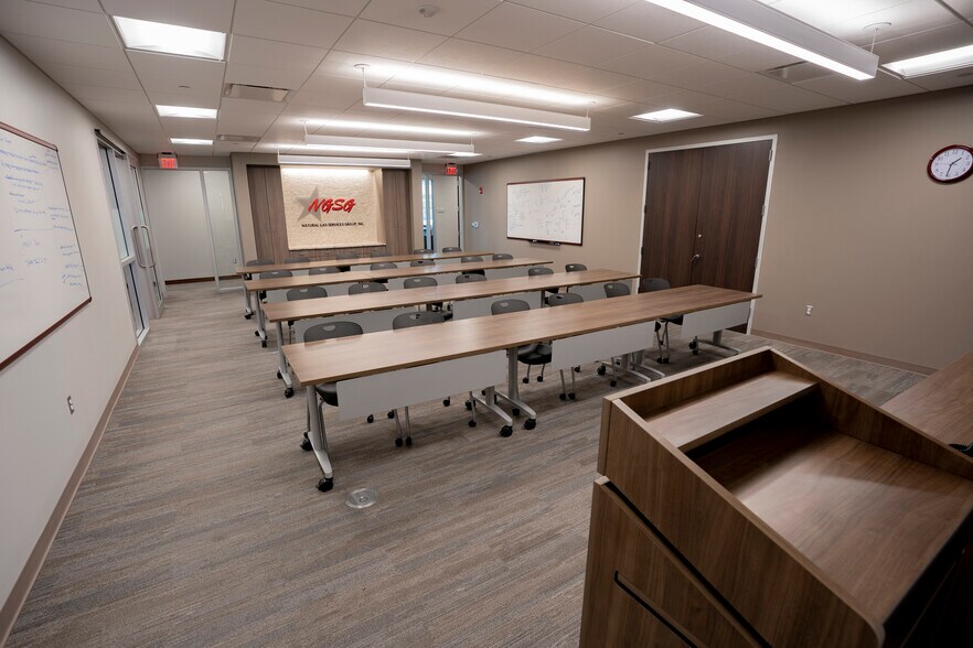 More Photos Of 404 Veterans Airpark Ln, Midland Office For Sale