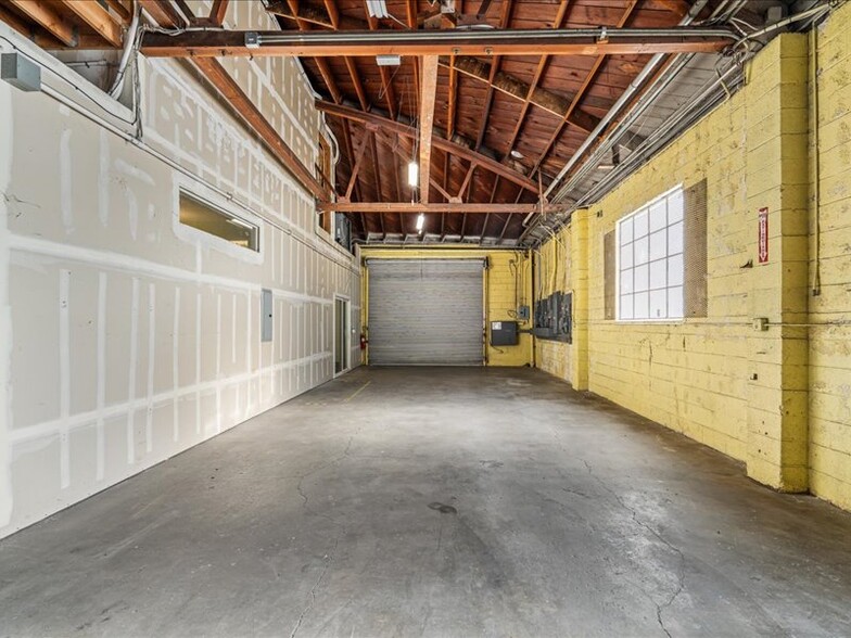 More Photos Of 2566 Bay Rd, Redwood City Service For Sale