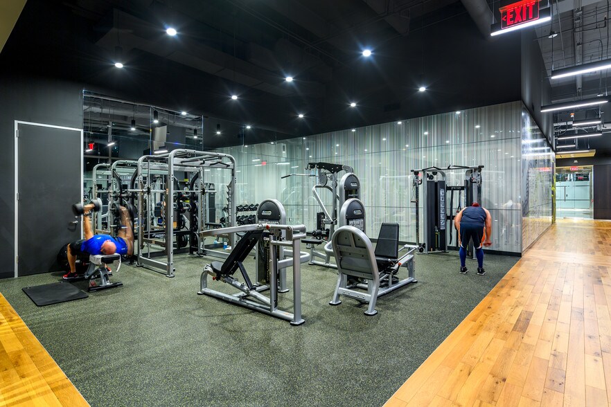 More Photos Of 1401 McKinney St, Houston Office For Lease