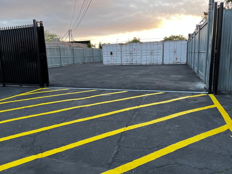 More Photos Of 7305 Deering Ave, Canoga Park Land For Lease
