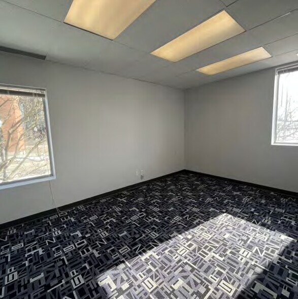 More Photos Of 22 Water St S, Kitchener Office For Lease