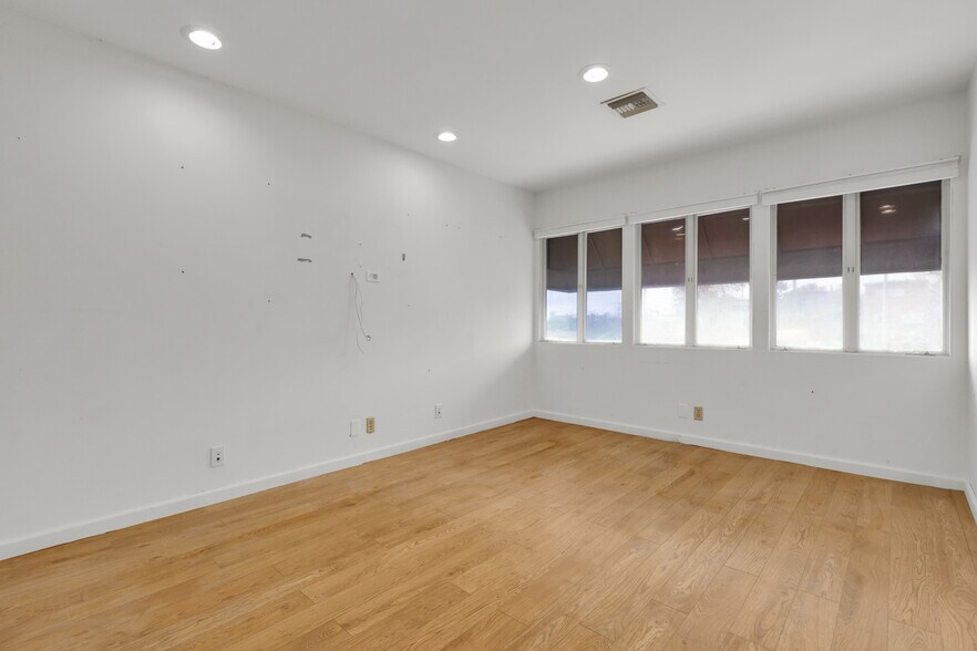 More Photos Of 2951-2953 Lincoln Blvd, Santa Monica Loft Creative Space For Sale