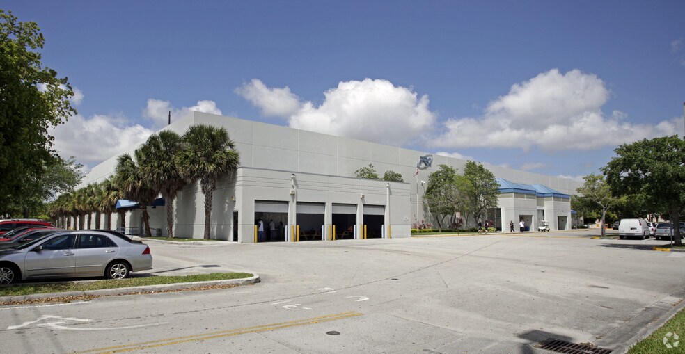 More Photos Of 19500 S Dixie Hwy, Miami Office For Lease