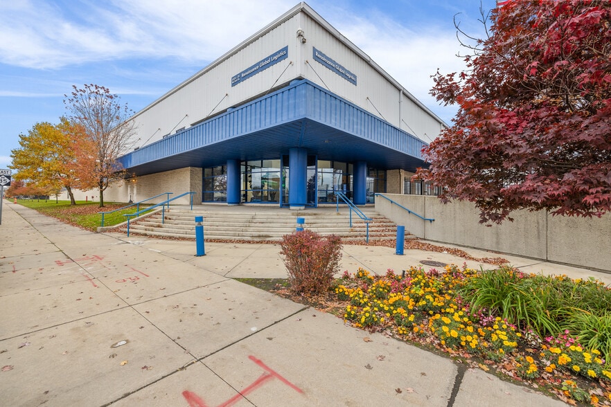 More Photos Of 4333-4335 W Fort St, Detroit Distribution For Lease