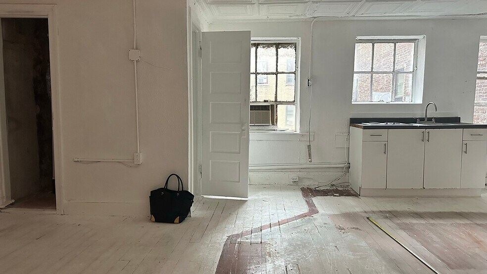 More Photos Of 112 W 17th St, New York Storefront Retail Office For Lease