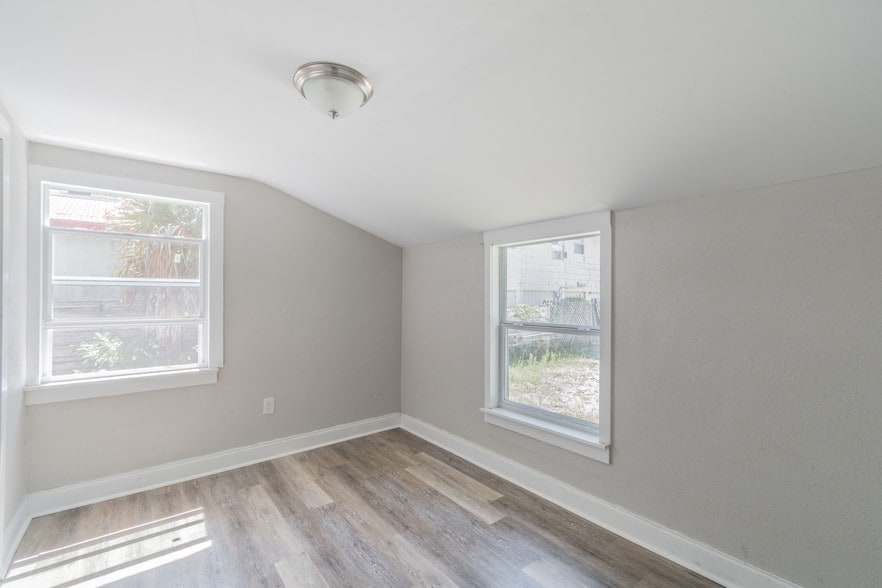 More Photos Of 822 Grand Central St, Clearwater Apartments For Sale