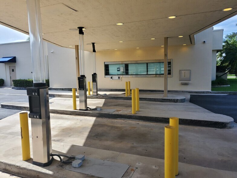 More Photos Of 1750 NE 8th St, Homestead Bank For Sale