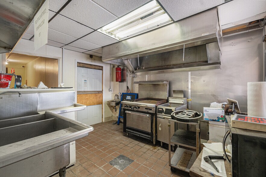 More Photos Of 1008 Bancroft St, Omaha General Retail For Sale