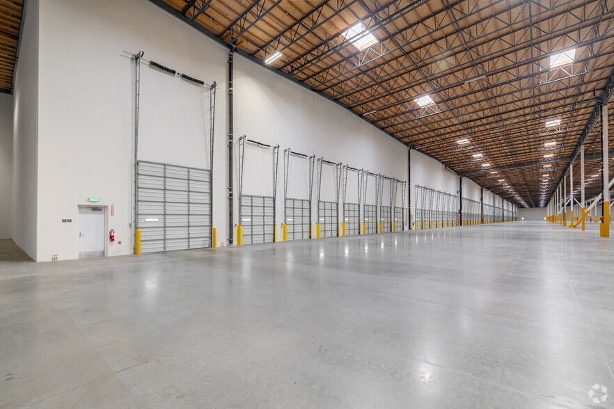 More Photos Of 2401 E Wardlow Rd, Long Beach Warehouse For Lease
