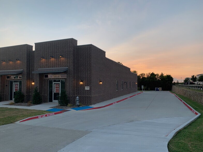 More Photos Of 315 Laurence Dr, Heath Freestanding For Lease