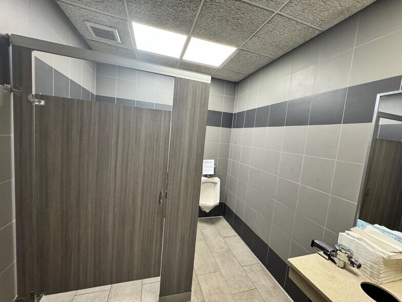 More Photos Of 408 Market Square Dr, Maysville Restaurant For Sale