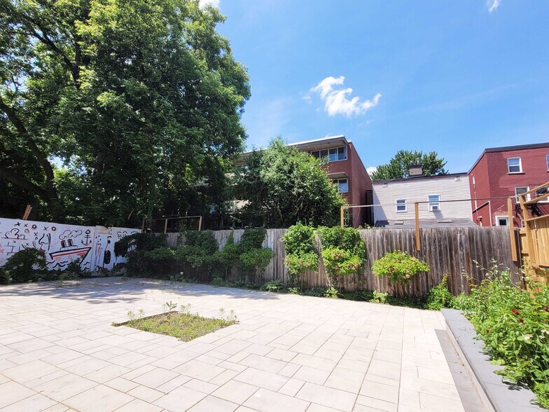 More Photos Of 101 Murray St, Ottawa Storefront For Lease