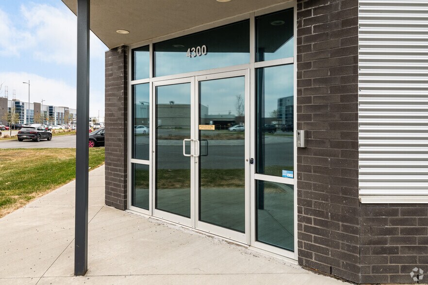 More Photos Of 4260-4290 Rue Garand, Laval Light Distribution For Sale