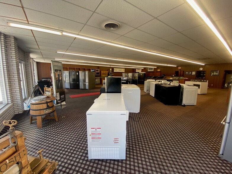 More Photos Of 2242 Ridge Rd, Green Bay Storefront For Lease