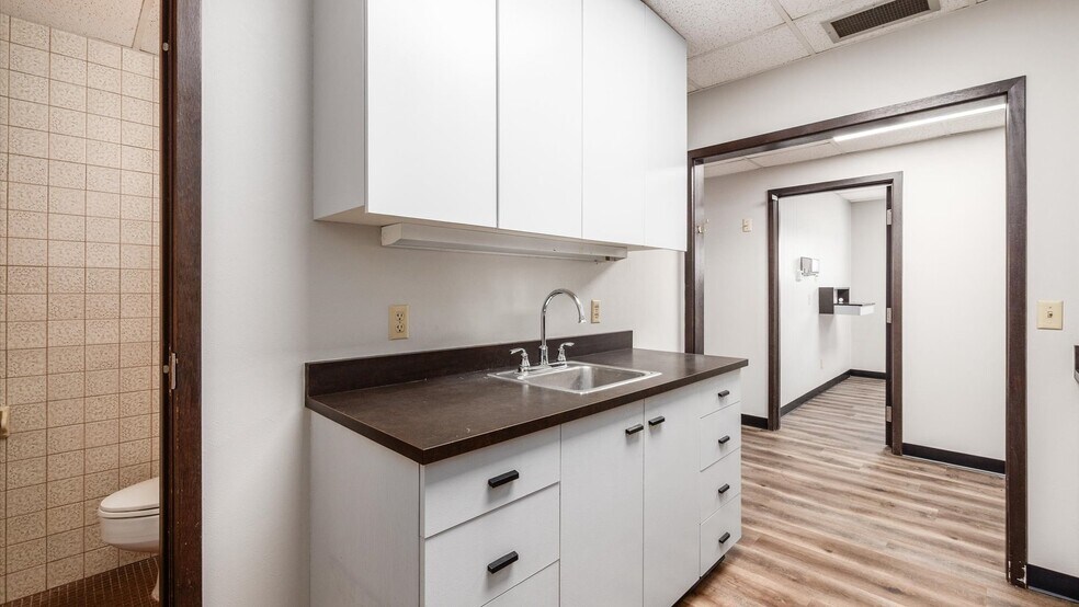 More Photos Of 830 Bethesda Dr, Zanesville Medical For Sale