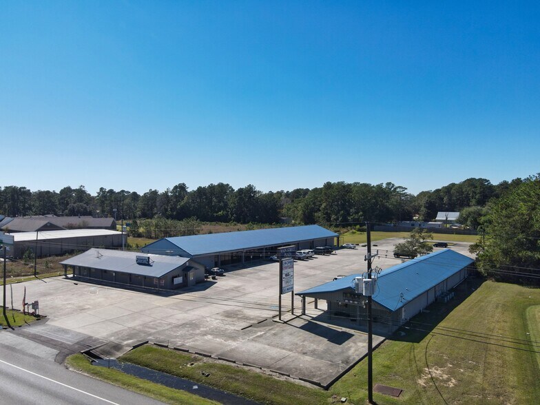 More Photos Of 727-801 N Main St, Lumberton General Retail For Lease