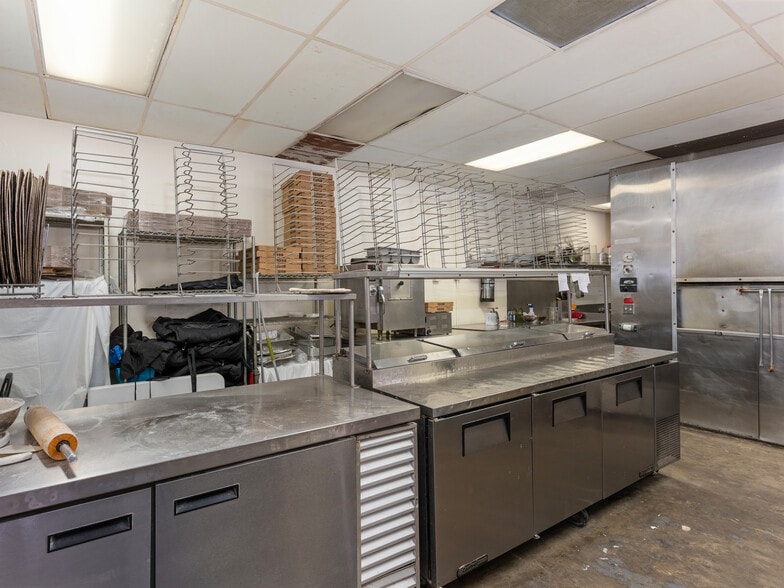 More Photos Of 400-408 Main St, El Segundo Storefront For Lease
