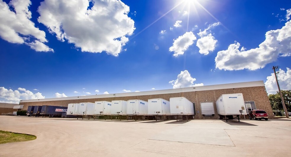 More Photos Of 1905 110th St, Grand Prairie Distribution For Lease